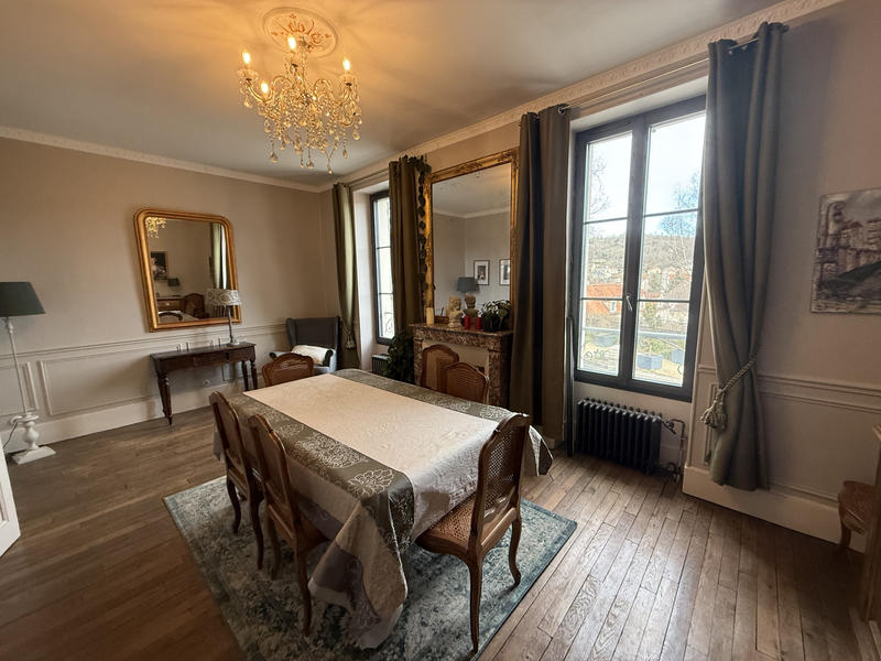 Maison - 180 m² - 9 pièces