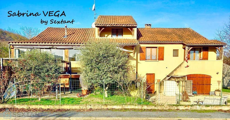 Maison - 225 m² - 19 pièces