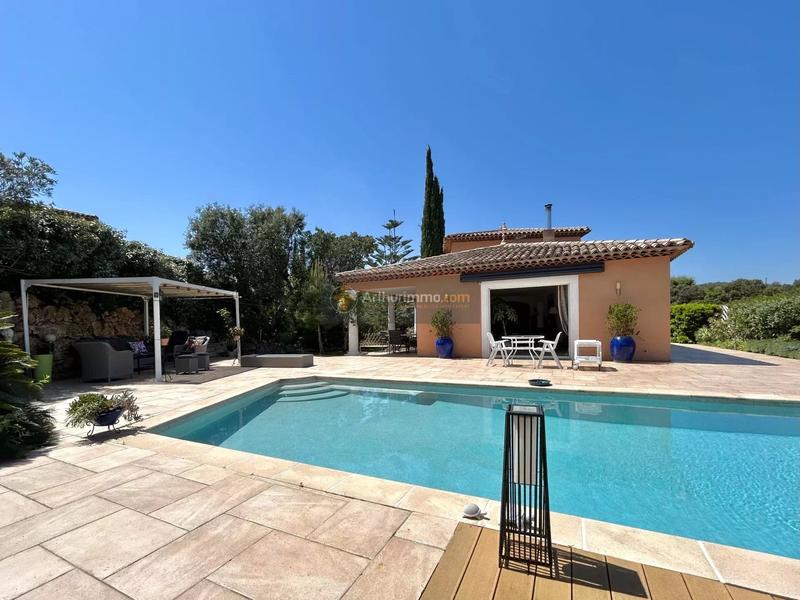 Maison - 220 m² - 6 pièces