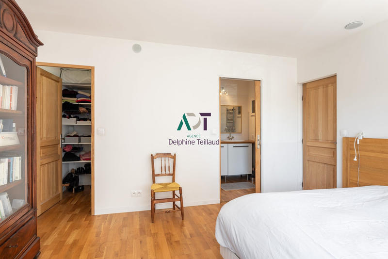 Maison - 240 m² - 8 pièces