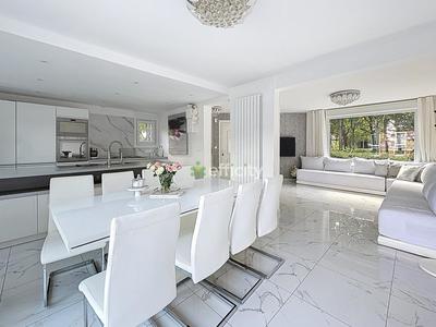 Pavillon - 134 m² - 6 pièces