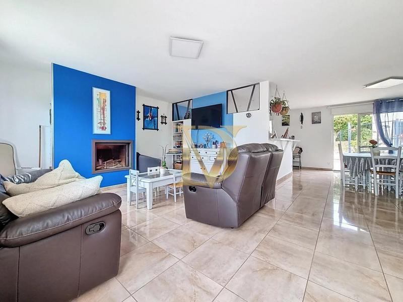 Maison - 230 m² - 8 pièces