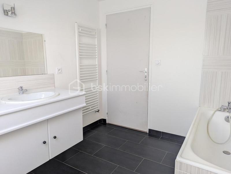 Maison traditionnelle - 160 m² - 8 pièces