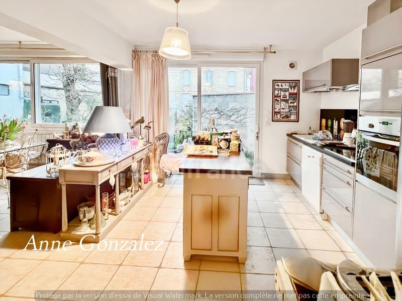 Maison - 345 m² - 7 pièces