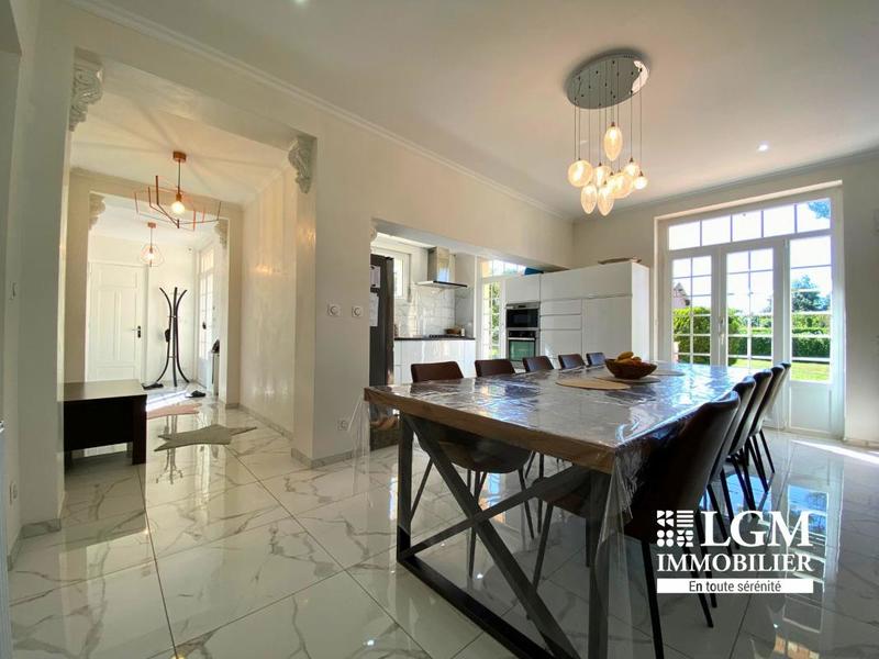 Maison - 206 m² - 7 pièces