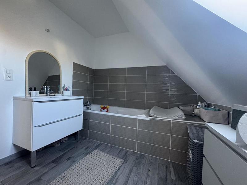 Maison - 105 m² - 5 pièces