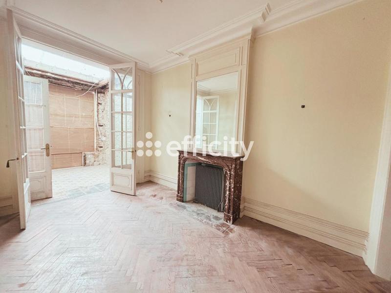 Maison - 250 m² - 13 pièces