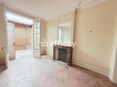 Maison - 250 m² - 13 pièces