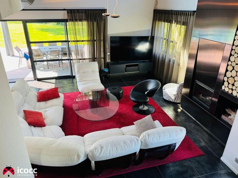 Maison - 303 m² - 11 pièces