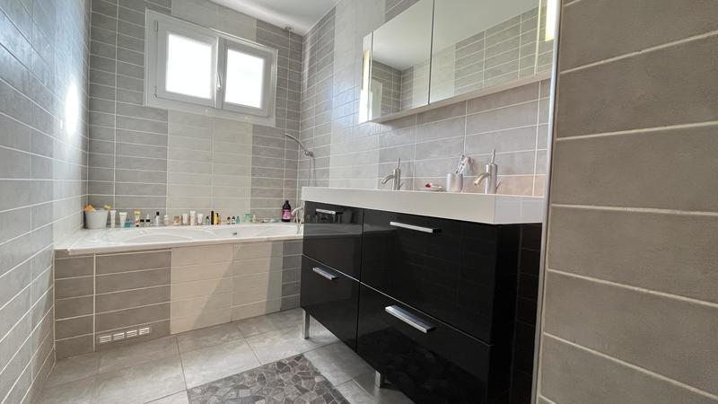 Maison traditionnelle - 130 m² - 8 pièces