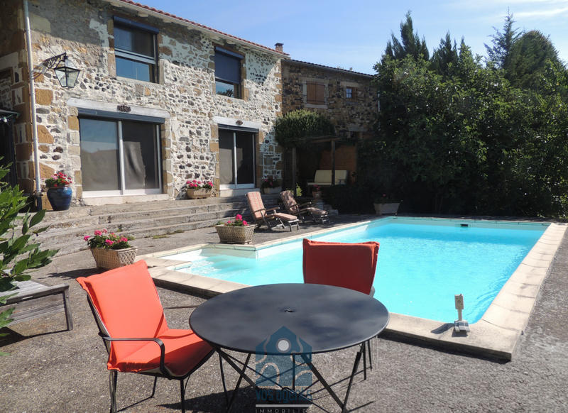 Propriété - 211 m² - 8 pièces