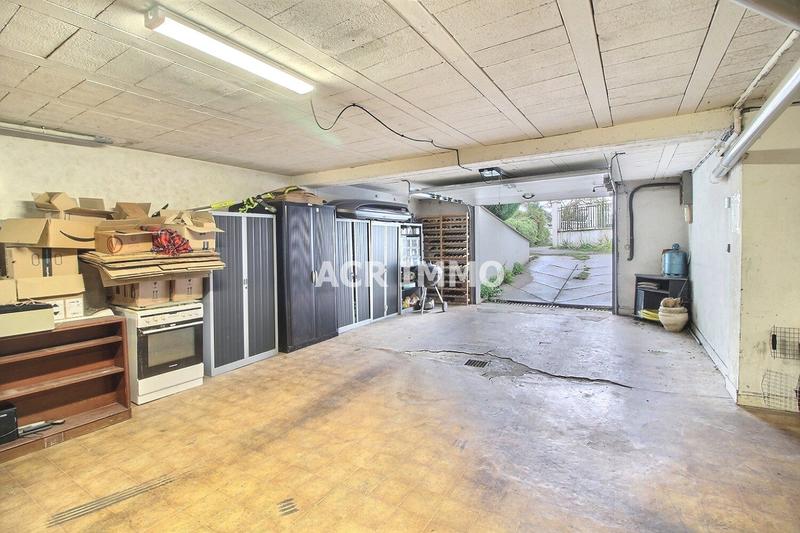 Maison - 270 m² - 8 pièces