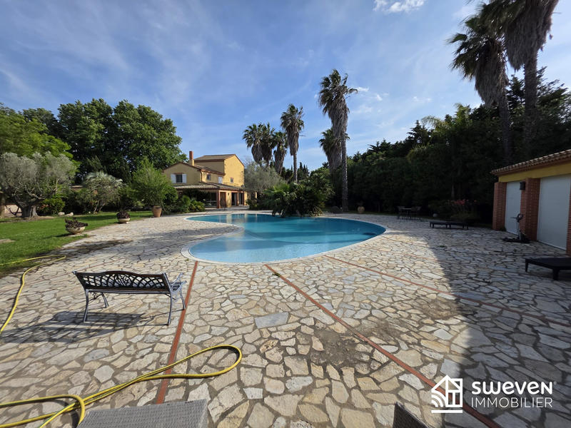 Mas - 360 m² - 10 pièces