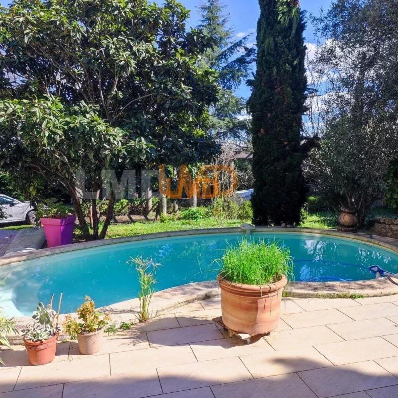 Maison - 188 m² - 8 pièces