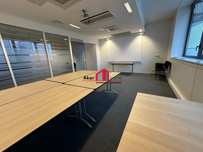 Bureau - 1 461 m²