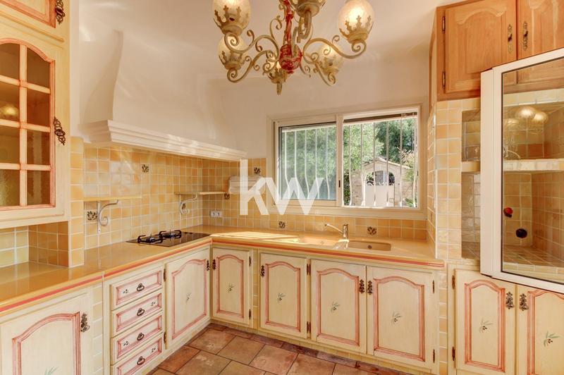 Maison - 182 m² - 6 pièces