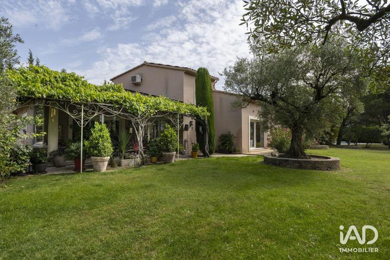 Maison - 300 m² - 6 pièces