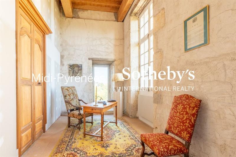 Château - 410 m² - 12 pièces