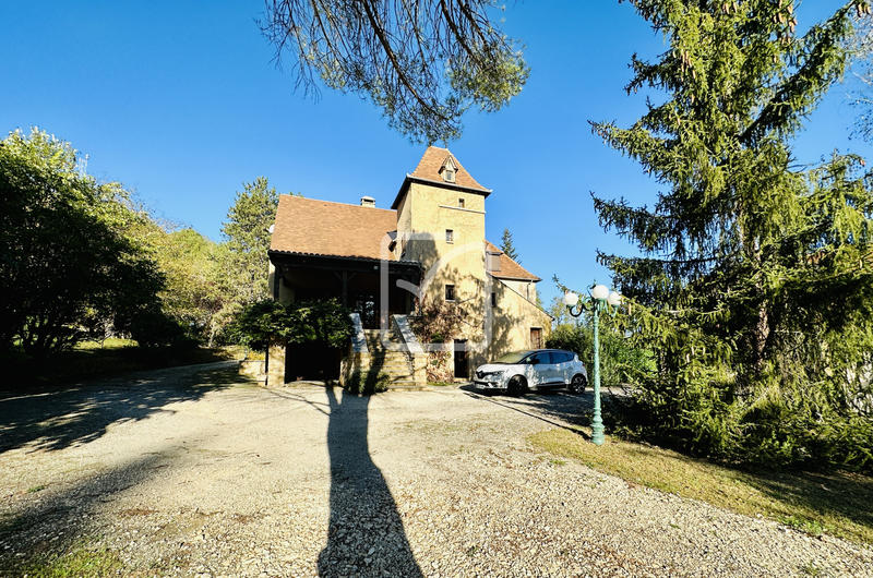 Maison - 250 m² - 11 pièces