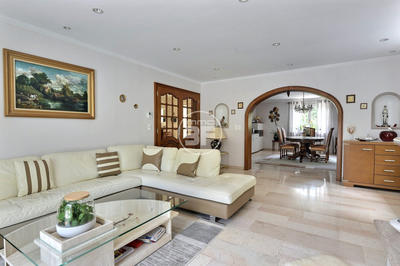 Maison - 232 m² - 7 pièces