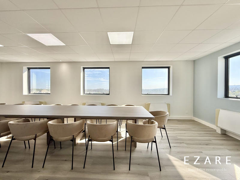 Bureau - 117 m² - 1 pièce