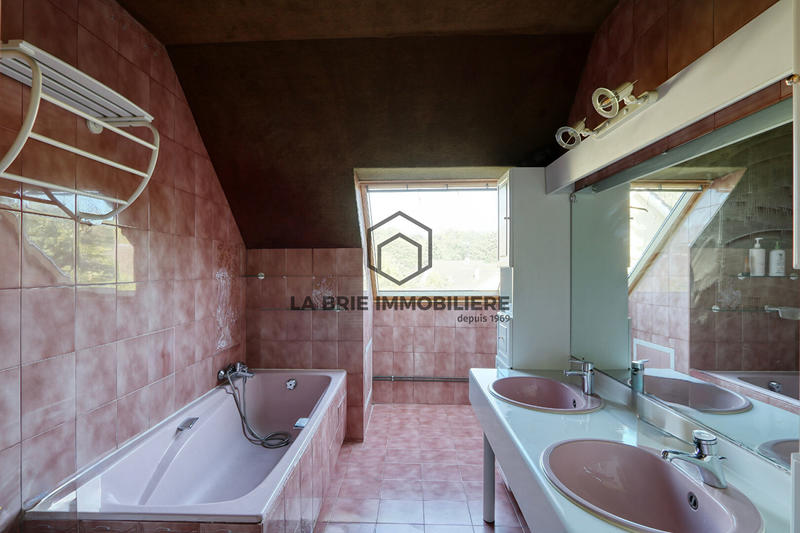 Maison - 177 m² - 7 pièces