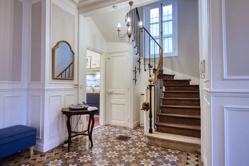 Maison - 220 m² - 11 pièces