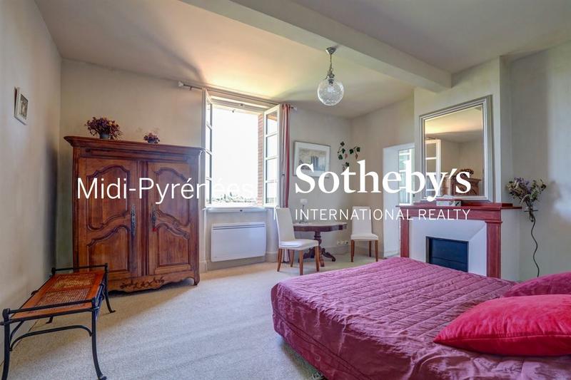 Maison de ville - 336 m² - 10 pièces