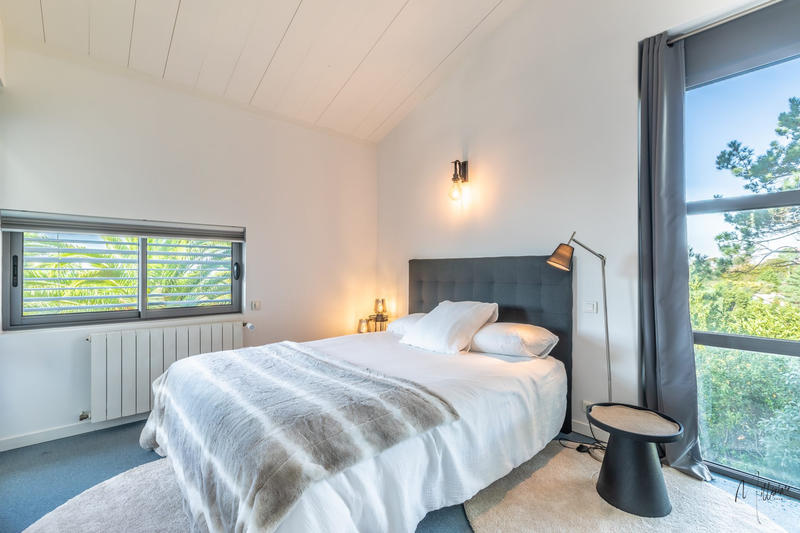 Maison contemporaine - 306 m² - 8 pièces