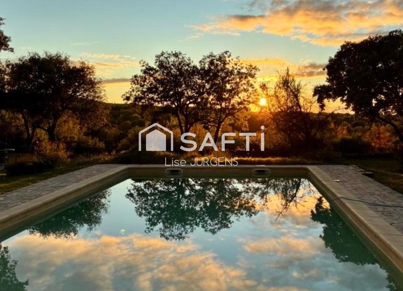 Maison - 270 m² - 9 pièces