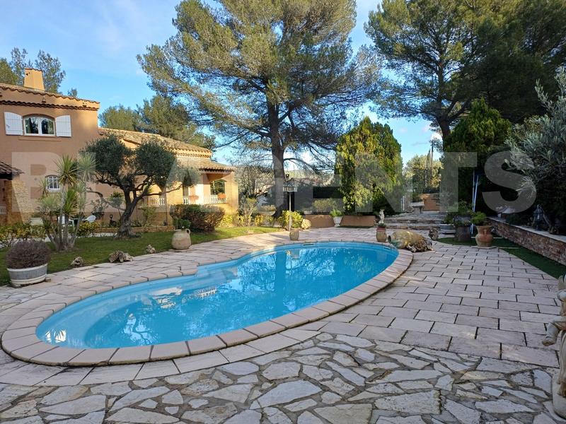 Demeure - 230 m² - 7 pièces