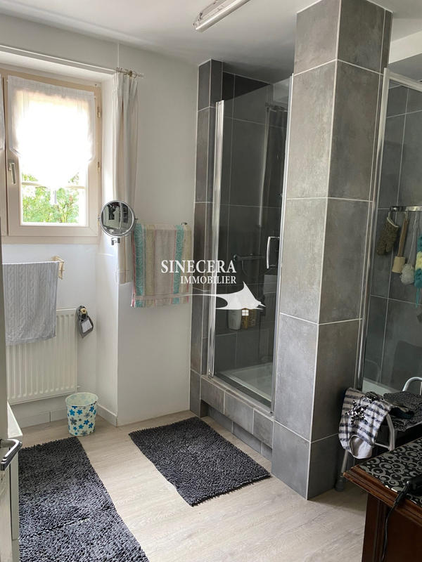 Maison - 220 m² - 8 pièces