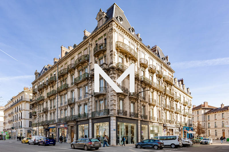 Appartement - 229 m² - 7 pièces