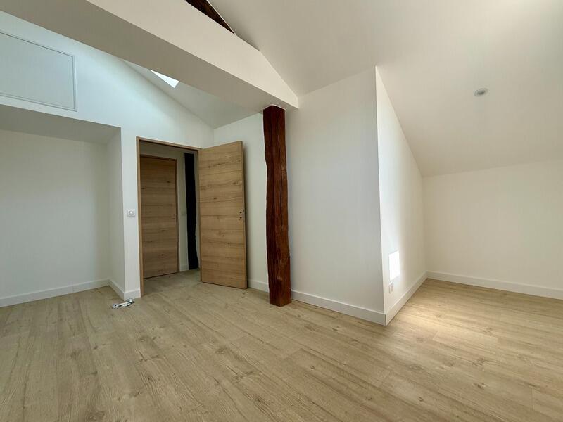 Appartement - 90 m² - 3 pièces