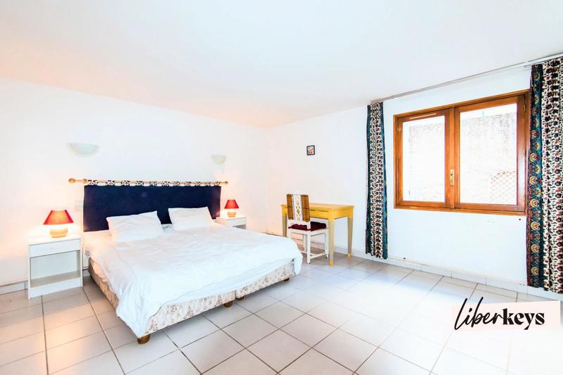 Maison - 256 m² - 6 pièces