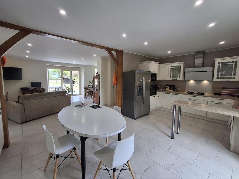 Maison traditionnelle - 241 m² - 7 pièces