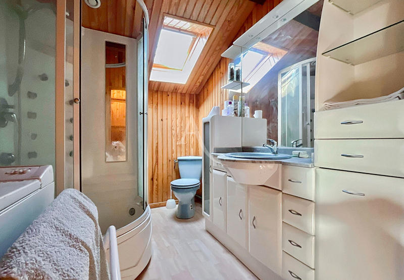 Maison - 230 m² - 7 pièces