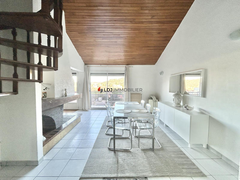 Appartement - 93 m² - 3 pièces