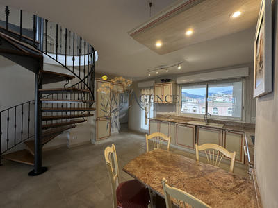 Appartement - 151 m² - 5 pièces