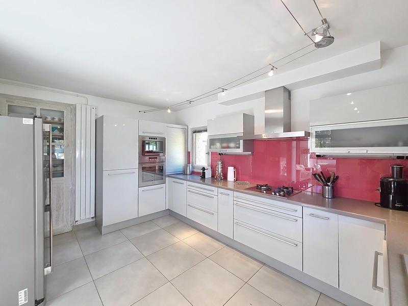 Maison - 246 m² - 10 pièces