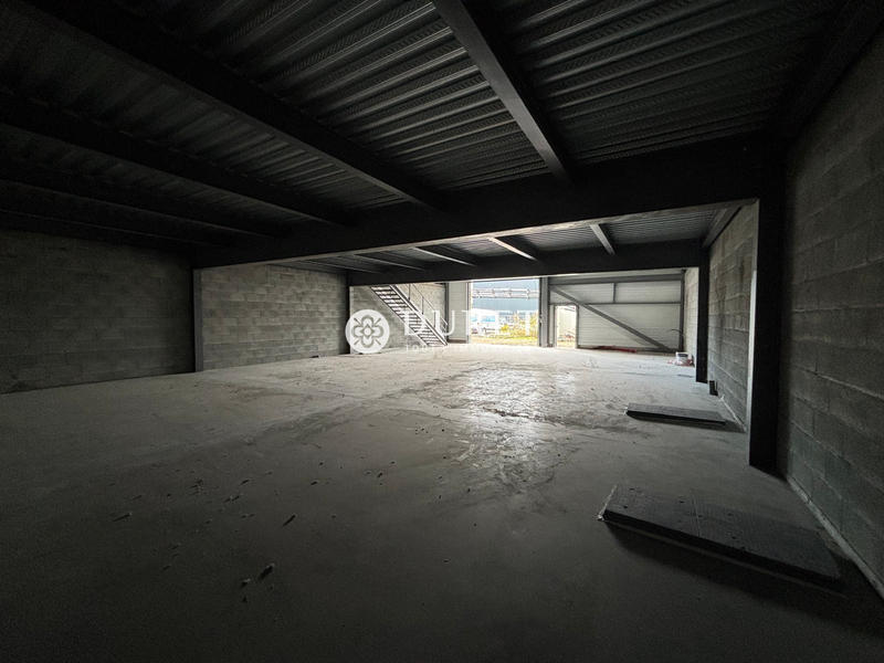 Local d'activités - 375 m²