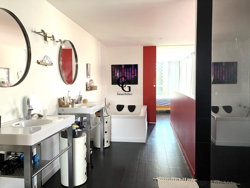 Maison contemporaine - 250 m² - 7 pièces