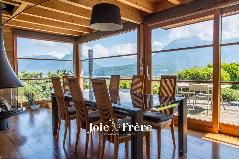 Villa - 233 m² - 8 pièces