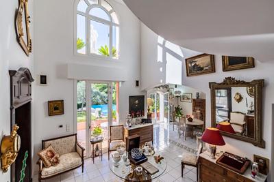 Propriété - 310 m² - 6 pièces