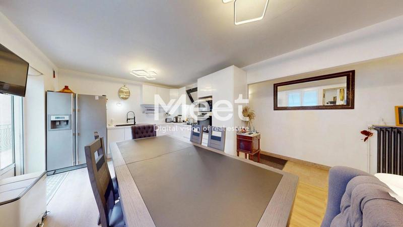 Maison - 220 m² - 6 pièces