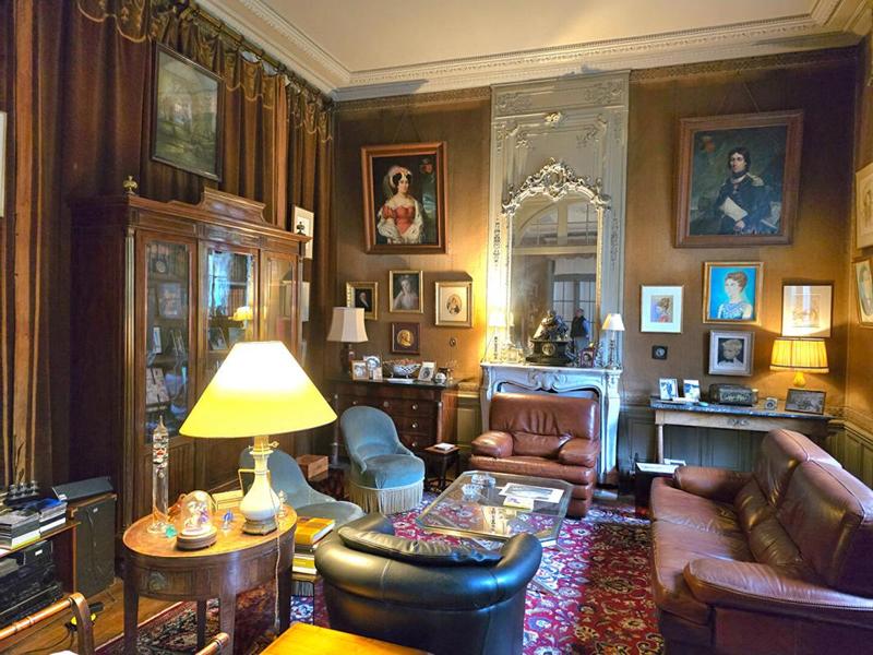 Demeure - 417 m² - 12 pièces