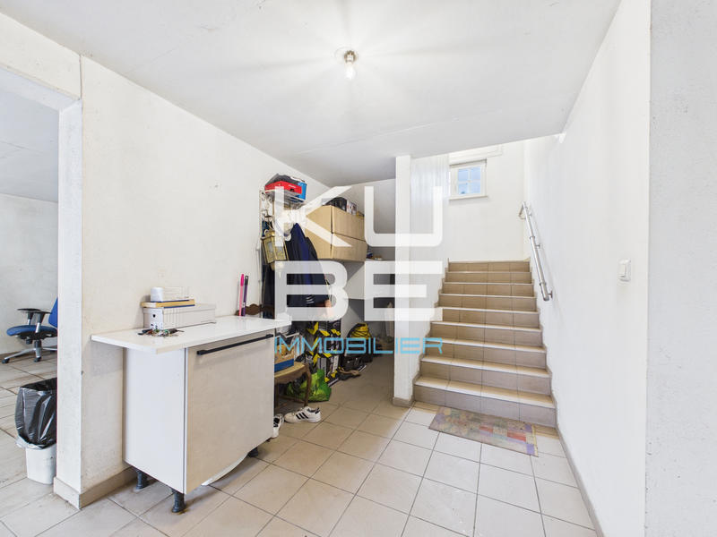 Maison - 220 m² - 8 pièces