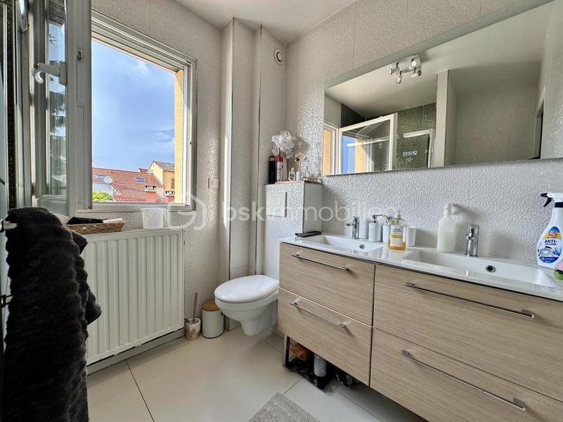 Maison - 216 m² - 14 pièces