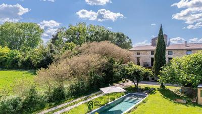 Mas - 300 m² - 10 pièces