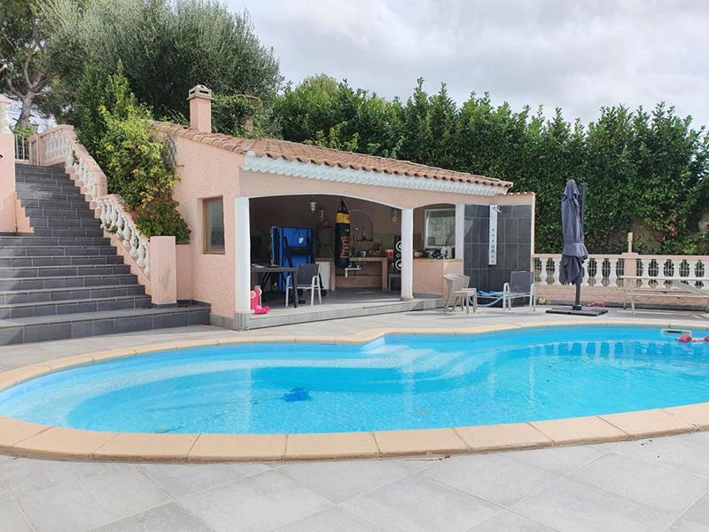 Demeure - 252 m² - 6 pièces